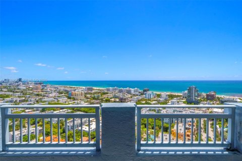 Copropriété à vendre à Miami Beach, Floride: 2 chambres, 138.42 m2 № 2154901 - photo 2