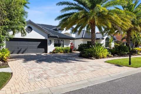 House in Tampa, Florida 5 bedrooms, 410.81 sq.m. № 2431003 - photo 5