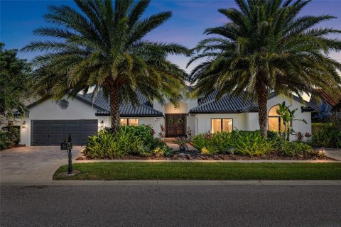 House in Tampa, Florida 5 bedrooms, 410.81 sq.m. № 2431003 - photo 3