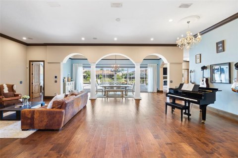 House in Tampa, Florida 5 bedrooms, 410.81 sq.m. № 2431003 - photo 9