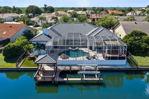 House in Tampa, Florida 5 bedrooms, 410.81 sq.m. № 2431003