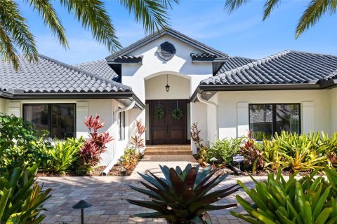 House in Tampa, Florida 5 bedrooms, 410.81 sq.m. № 2431003 - photo 4