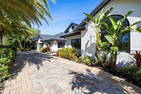 House in Tampa, Florida 5 bedrooms, 410.81 sq.m. № 2431003 - photo 8