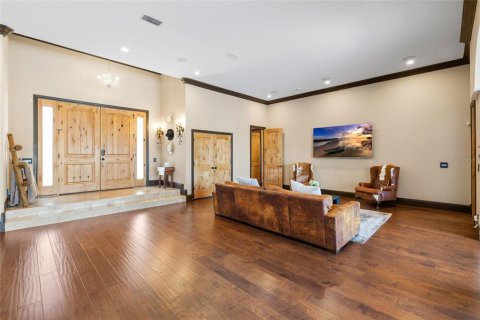 House in Tampa, Florida 5 bedrooms, 410.81 sq.m. № 2431003 - photo 10