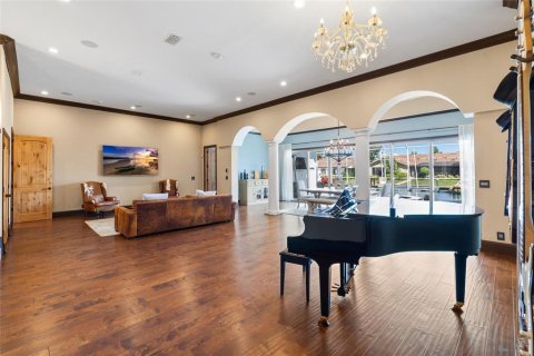 House in Tampa, Florida 5 bedrooms, 410.81 sq.m. № 2431003 - photo 14