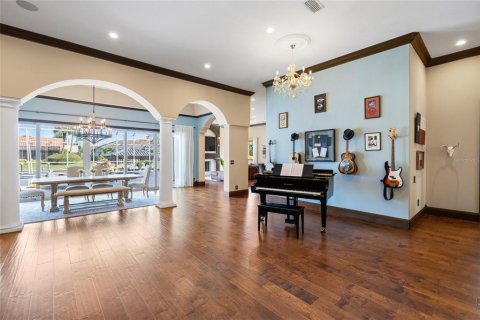 House in Tampa, Florida 5 bedrooms, 410.81 sq.m. № 2431003 - photo 13