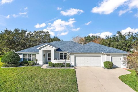 House in Leesburg, Florida 3 bedrooms, 196.49 sq.m. № 1555451 - photo 1