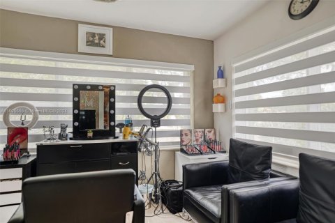 Villa ou maison à vendre à Miami, Floride: 2 chambres, 97.83 m2 № 1941891 - photo 23