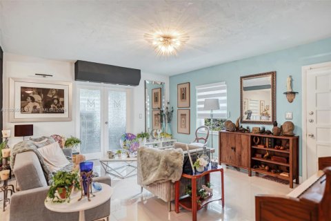 Villa ou maison à vendre à Miami, Floride: 2 chambres, 97.83 m2 № 1941891 - photo 8