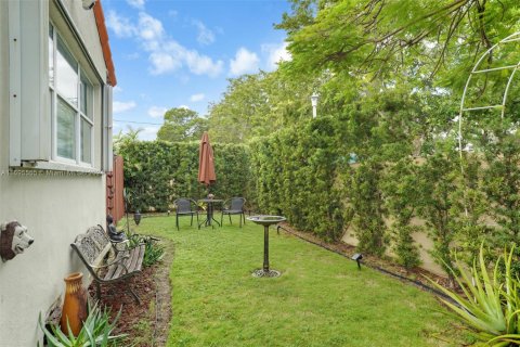 Villa ou maison à vendre à Miami, Floride: 2 chambres, 97.83 m2 № 1941891 - photo 3