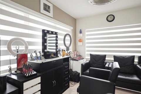 Villa ou maison à vendre à Miami, Floride: 2 chambres, 97.83 m2 № 1941891 - photo 22