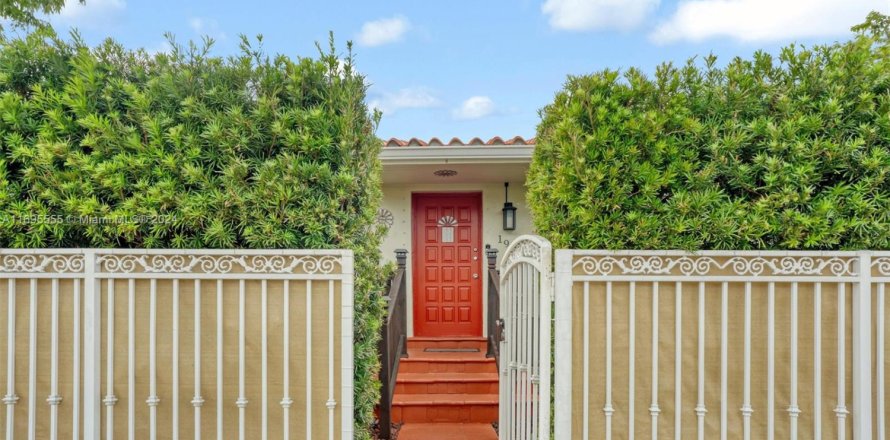 Villa ou maison à Miami, Floride 2 chambres, 97.83 m2 № 1941891