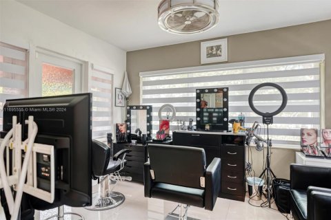 Villa ou maison à vendre à Miami, Floride: 2 chambres, 97.83 m2 № 1941891 - photo 20
