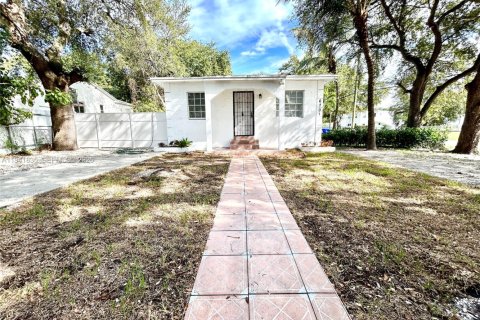 Villa ou maison à Miami, Floride 4 chambres, 133.78 m2 № 1999030