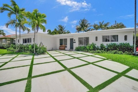 Casa en alquiler en Fort Lauderdale, Florida, 3 dormitorios, 160.26 m2 № 2028174 - foto 2