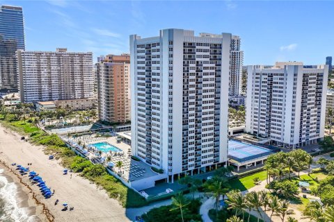 Condominio en venta en Hallandale Beach, Florida, 2 dormitorios, 133.78 m2 № 1933949 - foto 8