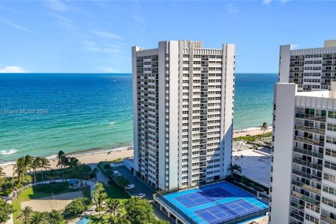 Condominio en venta en Hallandale Beach, Florida, 2 dormitorios, 133.78 m2 № 1933949 - foto 5