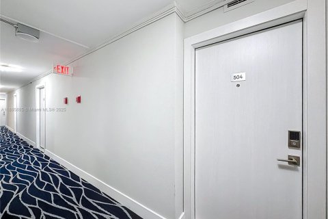 Condominio en venta en Hallandale Beach, Florida, 2 dormitorios, 133.78 m2 № 1933949 - foto 14