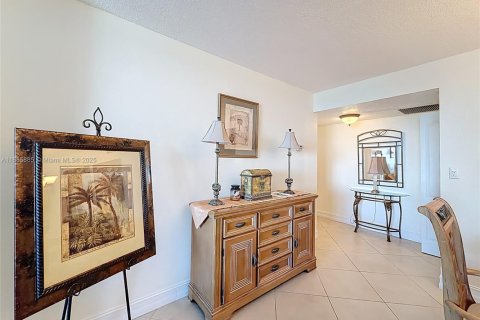 Condominio en venta en Hallandale Beach, Florida, 2 dormitorios, 133.78 m2 № 1933949 - foto 19