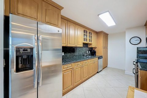 Condominio en venta en Hallandale Beach, Florida, 2 dormitorios, 133.78 m2 № 1933949 - foto 28