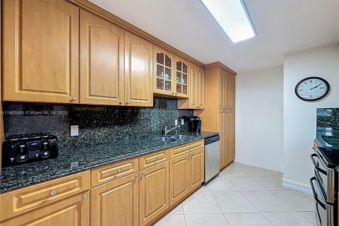 Condominio en venta en Hallandale Beach, Florida, 2 dormitorios, 133.78 m2 № 1933949 - foto 29