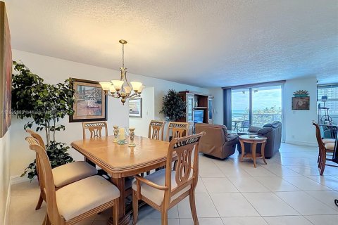 Condominio en venta en Hallandale Beach, Florida, 2 dormitorios, 133.78 m2 № 1933949 - foto 16