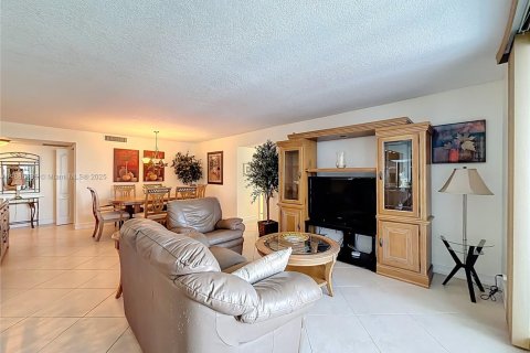 Condominio en venta en Hallandale Beach, Florida, 2 dormitorios, 133.78 m2 № 1933949 - foto 23