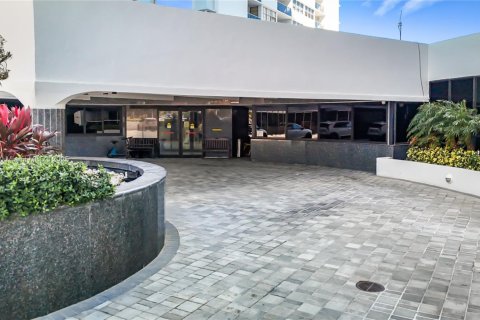 Condominio en venta en Hallandale Beach, Florida, 2 dormitorios, 133.78 m2 № 1933949 - foto 9