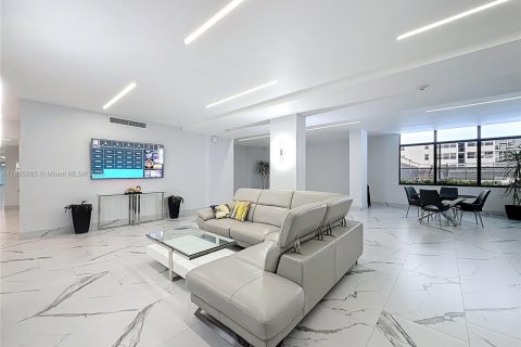 Condominio en venta en Hallandale Beach, Florida, 2 dormitorios, 133.78 m2 № 1933949 - foto 12