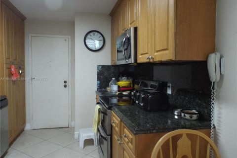 Condominio en venta en Hallandale Beach, Florida, 2 dormitorios, 133.78 m2 № 1933949 - foto 3