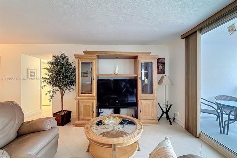 Condominio en venta en Hallandale Beach, Florida, 2 dormitorios, 133.78 m2 № 1933949 - foto 22