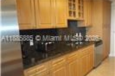 Condominio en venta en Hallandale Beach, Florida, 2 dormitorios, 133.78 m2 № 1933949 - foto 2
