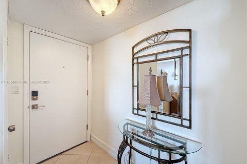 Condominio en venta en Hallandale Beach, Florida, 2 dormitorios, 133.78 m2 № 1933949 - foto 15