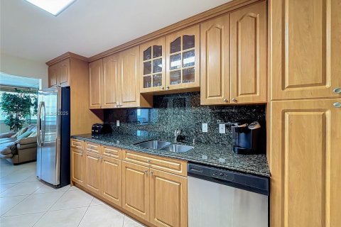Condominio en venta en Hallandale Beach, Florida, 2 dormitorios, 133.78 m2 № 1933949 - foto 30