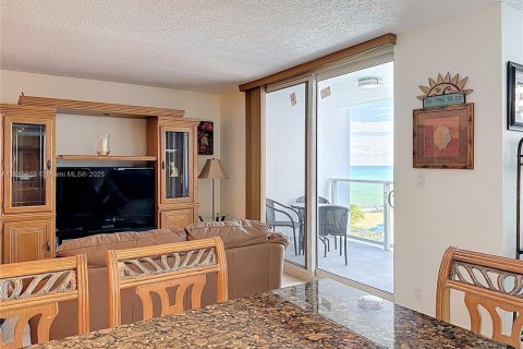 Condominio en venta en Hallandale Beach, Florida, 2 dormitorios, 133.78 m2 № 1933949 - foto 4