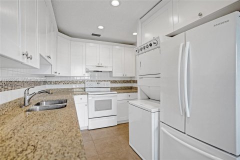 Condo in Boca Raton, Florida, 2 bedrooms  № 2020722 - photo 26