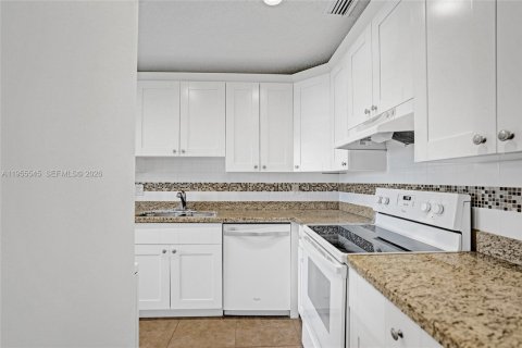 Condo in Boca Raton, Florida, 2 bedrooms  № 2020722 - photo 27