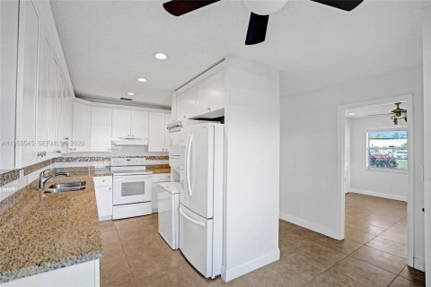 Condo in Boca Raton, Florida, 2 bedrooms  № 2020722 - photo 22