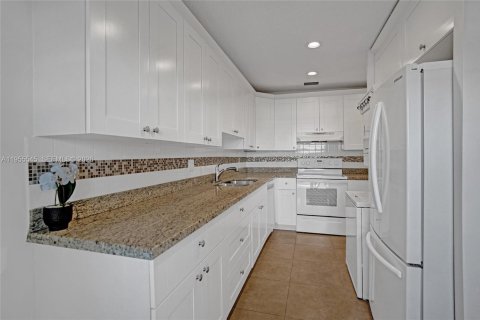 Condo in Boca Raton, Florida, 2 bedrooms  № 2020722 - photo 24