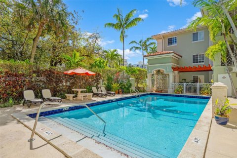Condo in Coral Gables, Florida, 1 bedroom  № 2043151 - photo 21