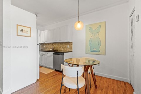 Condo in Coral Gables, Florida, 1 bedroom  № 2043151 - photo 10