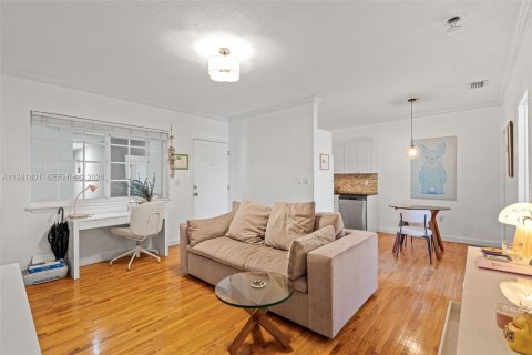 Condo in Coral Gables, Florida, 1 bedroom  № 2043151 - photo 9