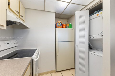 Купить кондоминиум в Норт-Бей-Виллидж, Флорида 2 спальни, 98.57м2, № 2088955 - фото 6