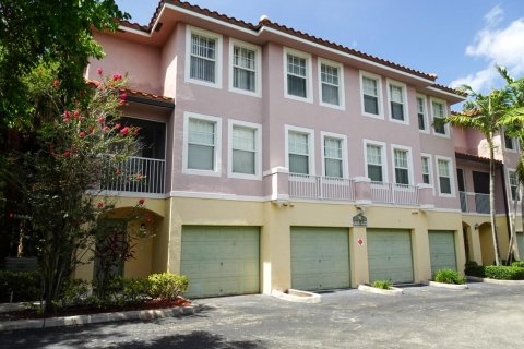 Townhouse in Coral Springs, Florida 2 bedrooms, 117.8 sq.m. № 2083933
