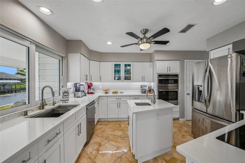 House in Port Charlotte, Florida 3 bedrooms, 203.36 sq.m. № 2117866 - photo 15