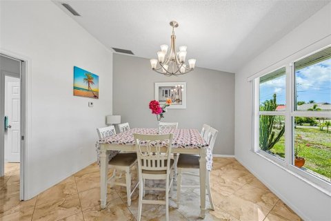 House in Port Charlotte, Florida 3 bedrooms, 203.36 sq.m. № 2117866 - photo 19