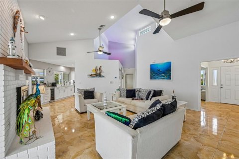 House in Port Charlotte, Florida 3 bedrooms, 203.36 sq.m. № 2117866 - photo 12