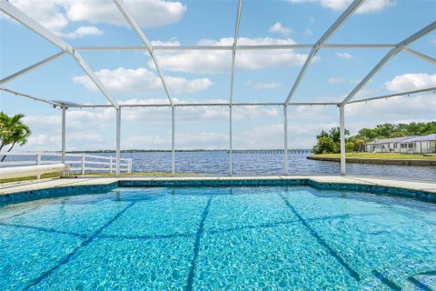 House in Port Charlotte, Florida 3 bedrooms, 203.36 sq.m. № 2117866 - photo 4