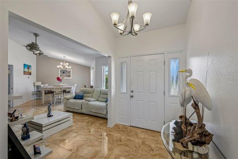 House in Port Charlotte, Florida 3 bedrooms, 203.36 sq.m. № 2117866 - photo 5