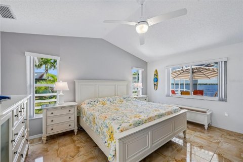 House in Port Charlotte, Florida 3 bedrooms, 203.36 sq.m. № 2117866 - photo 20